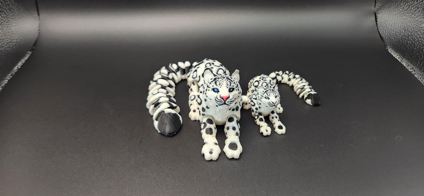 3D printed snow leopard figurine of adult and cub with detailed black and white spotted pattern