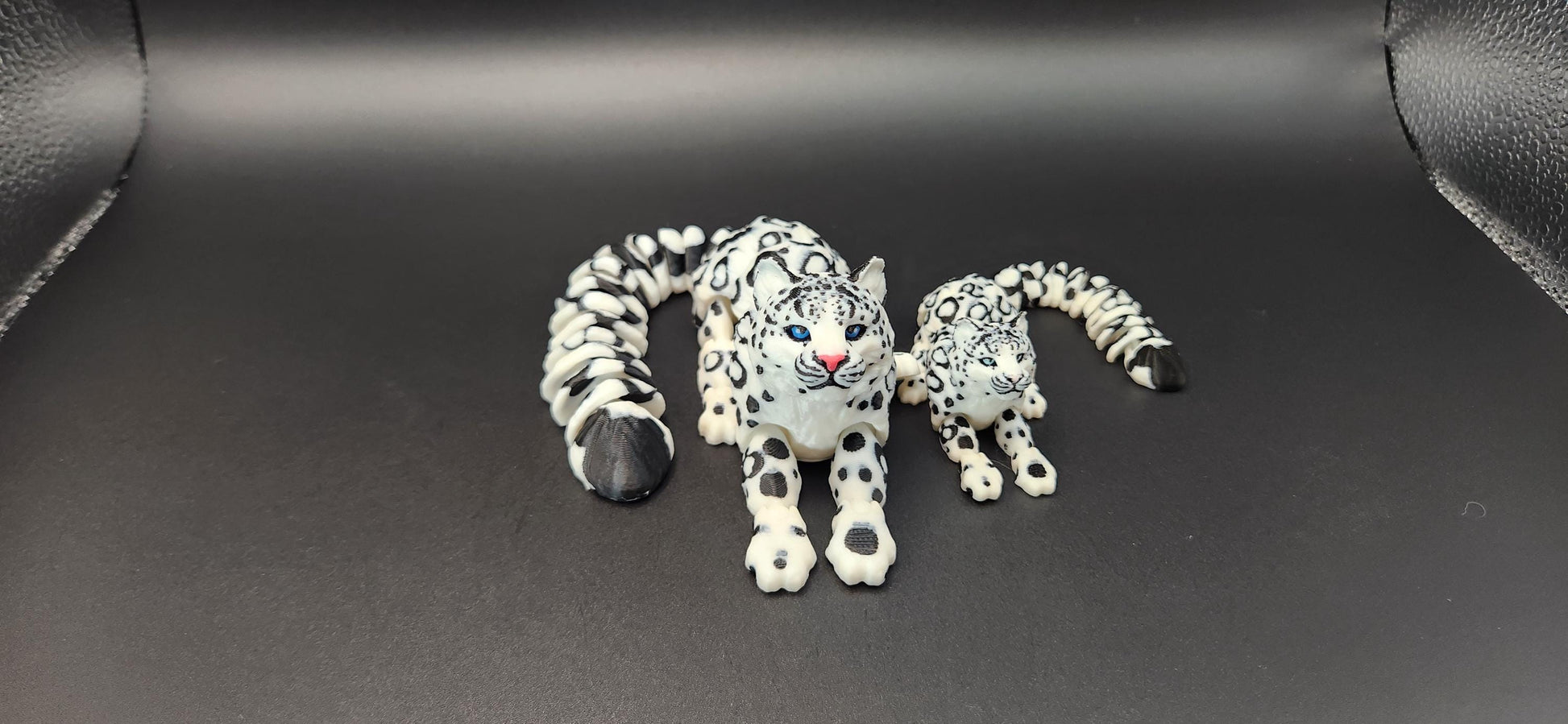 3D printed snow leopard figurine of adult and cub with detailed black and white spotted pattern