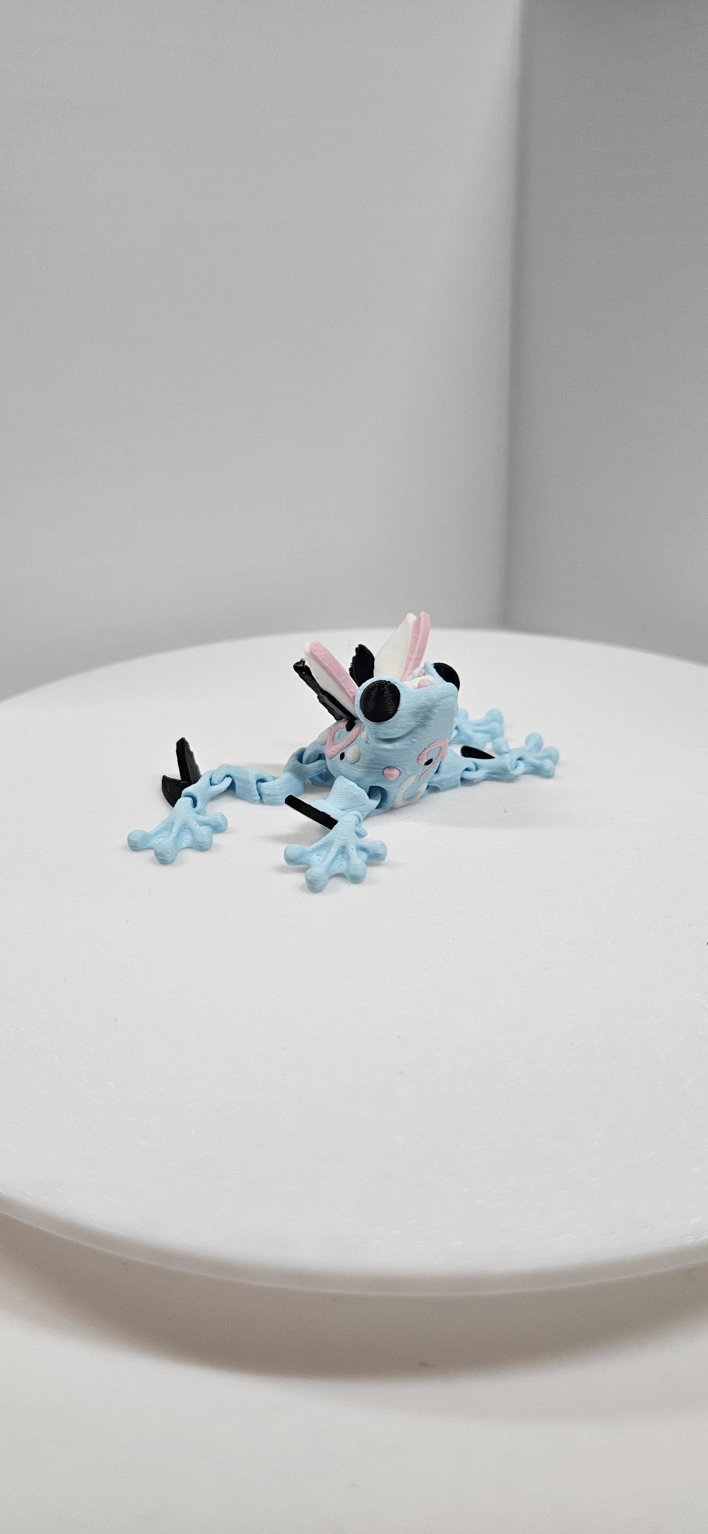 3D printed articulated fairy/faerie flutter frog