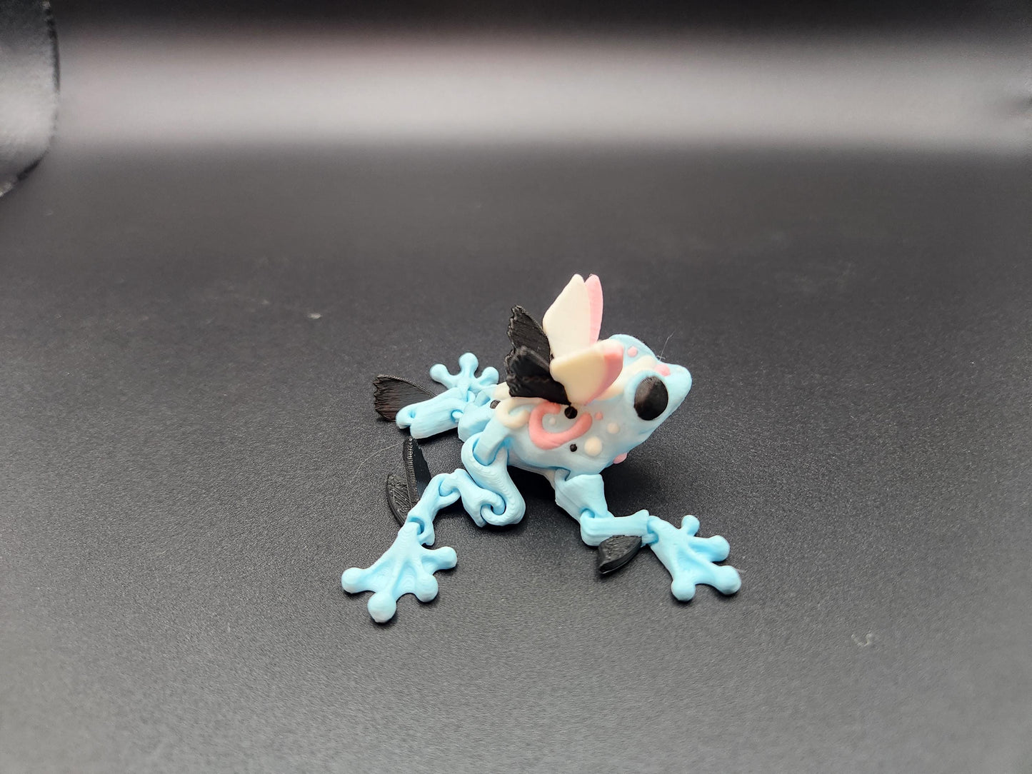 3D printed articulated fairy/faerie flutter frog